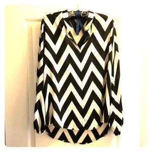 Ro & De Women’s Black and White Chevron Blouse